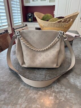 Louis Vuitton Babylone Chain BB bag in Galet grey Mahina leather.